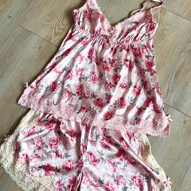 Gyaru rose sleepwear