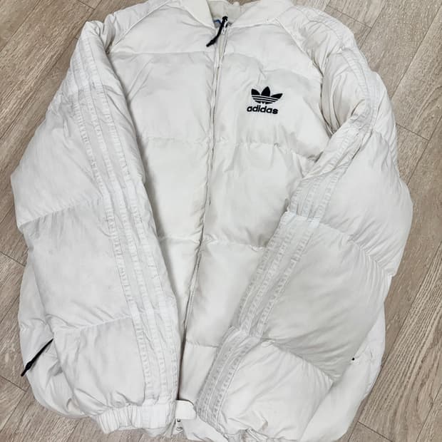 아디다스 화이트 패딩