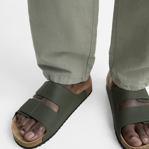 자라 버켄스탁 카키 샌들 