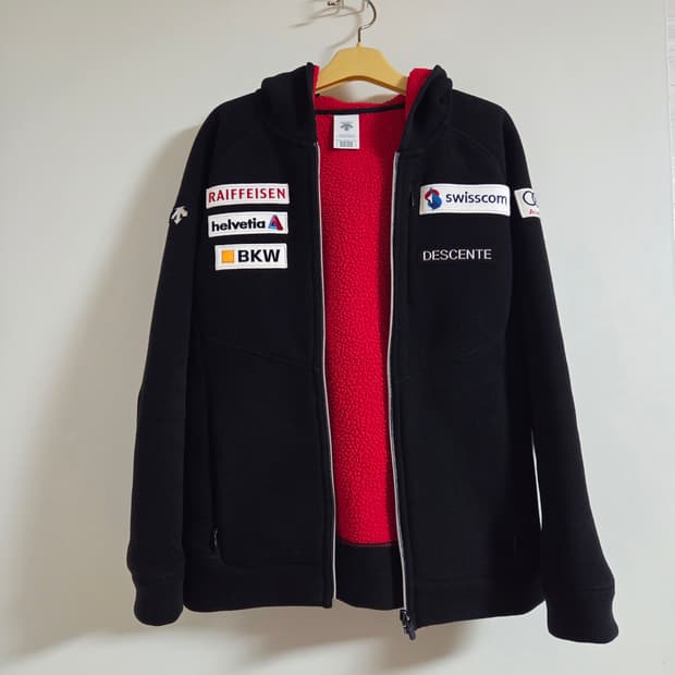 데상트 아우디 스키팀 블랙 후리스 여성 자켓 후드집업