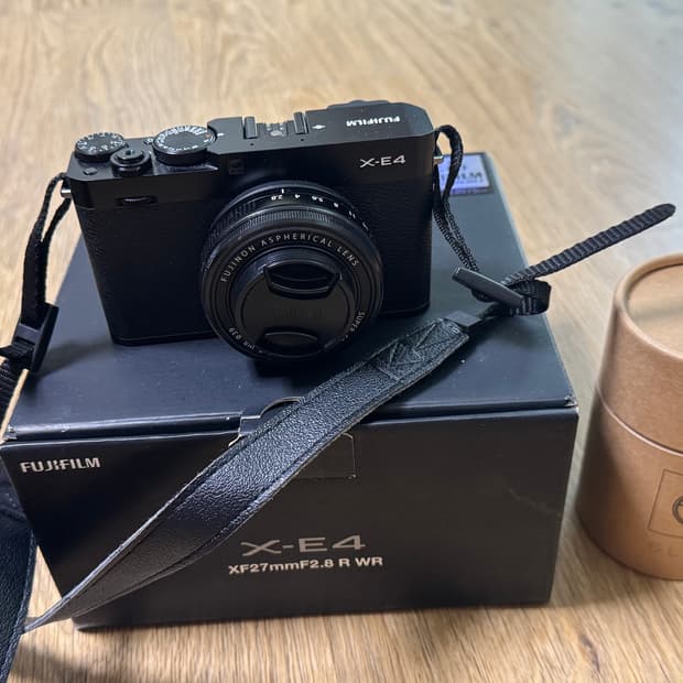 후지필름 X-E4 블랙 + XF27mm F2.8 R WR 풀세트
