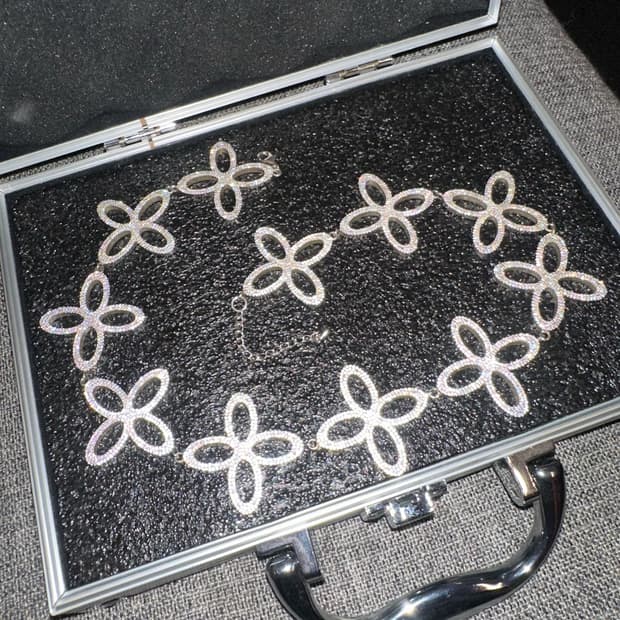 SURGERY 클로버 로고 아이스 목걸이 팝니다