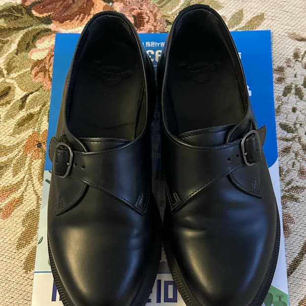 닥터마틴 론 37eu 230 운포 73000원 상자없음