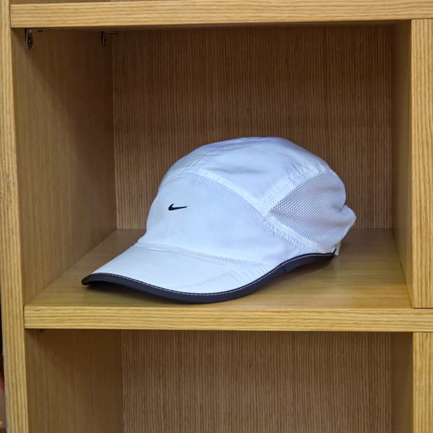 나이키 화이트 메쉬 캡 모자