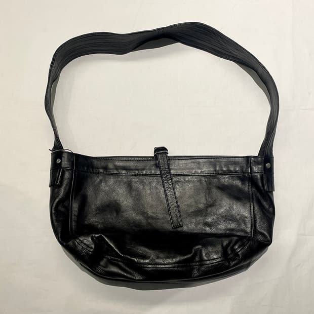 [M] CCU 레더 뉴스페이퍼백