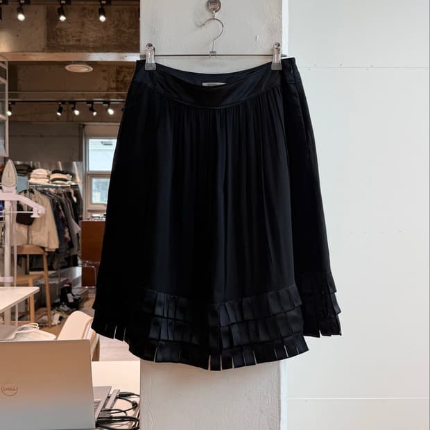 버버리 블랙 프린지 헴 실크 미디 스커트