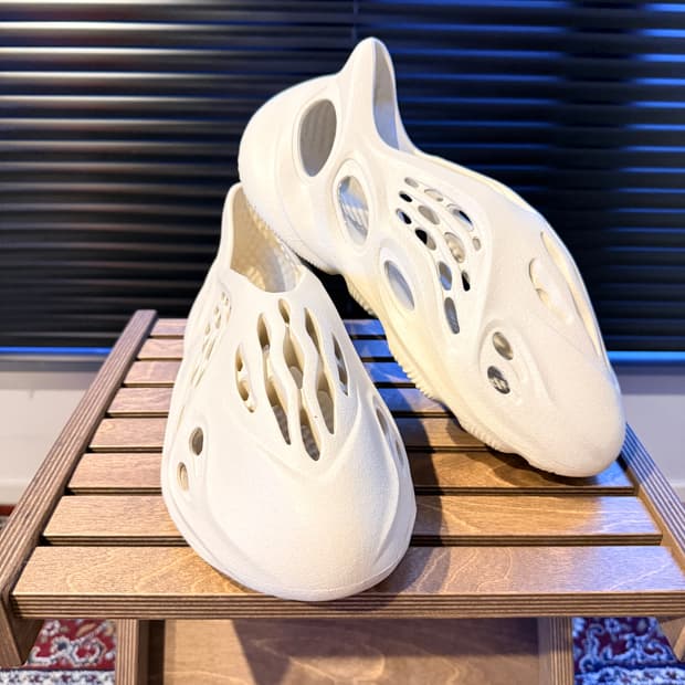 아디다스 이지 폼 러너 샌드