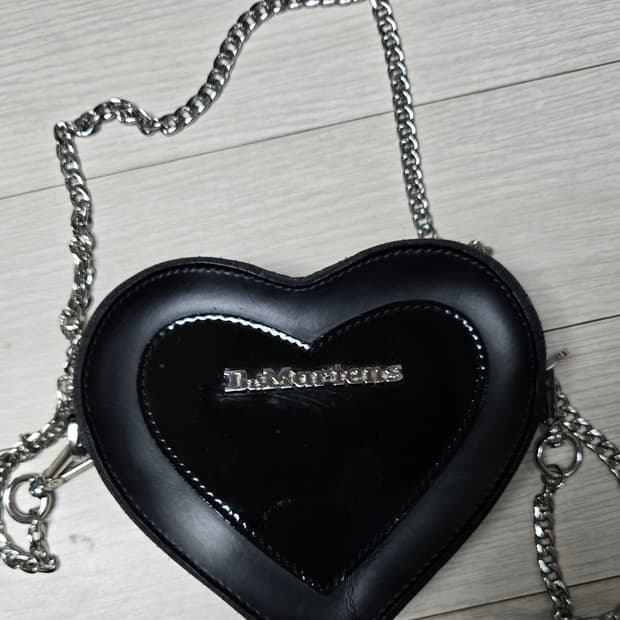 닥터마틴 미니하트백