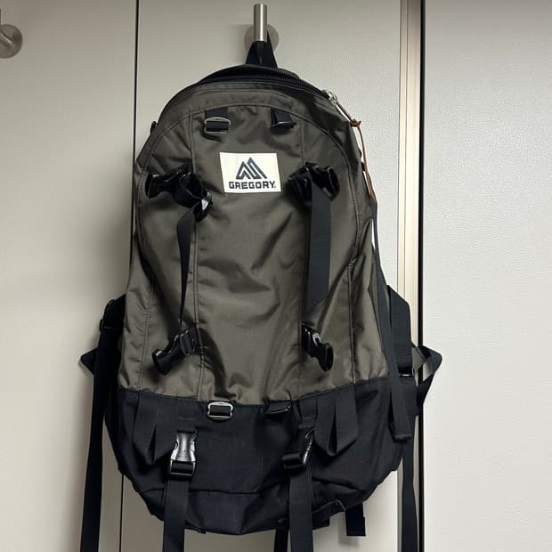 그레고리 x 디스이즈네버댓 데이앤하프 올리브 브라운