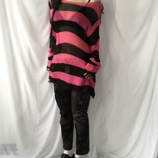 Damage stripe pattern knit