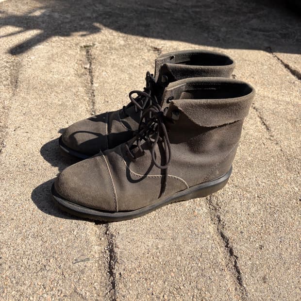 230) Dr. Martens 브라운 스웨이드 레이스업 부츠 