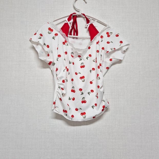체리 패턴 티셔츠