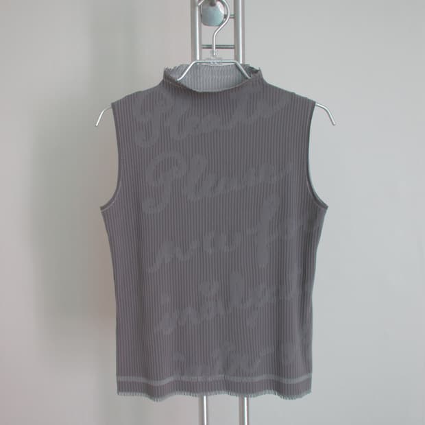 Pleats please lettering top