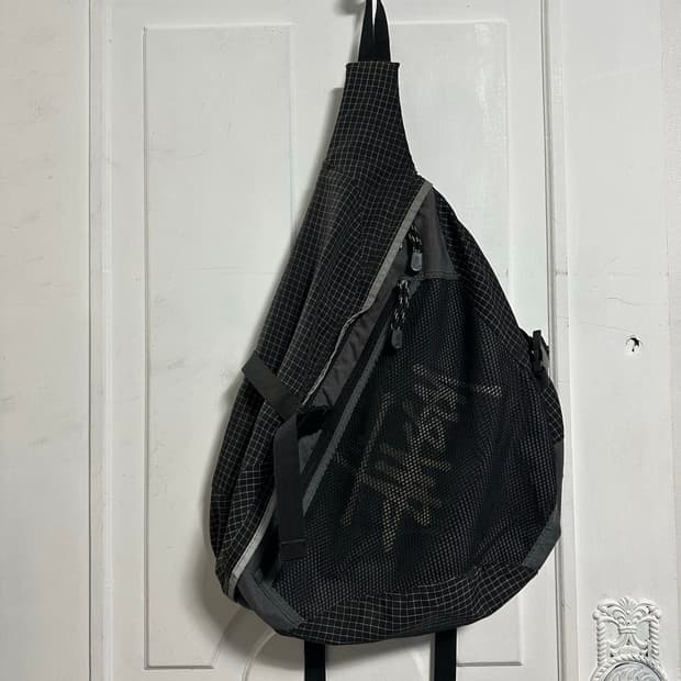 스투시 올드 슬링백