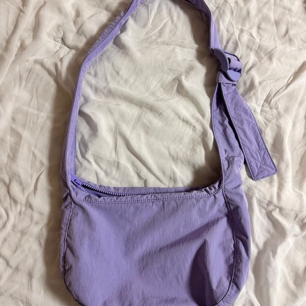 COS 코스 나일론 크로스바디 새들백 라일락