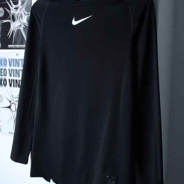 (L-XL) 나이키 긴팔티셔츠 기능성 블랙 스우시 프로 운동-H31760