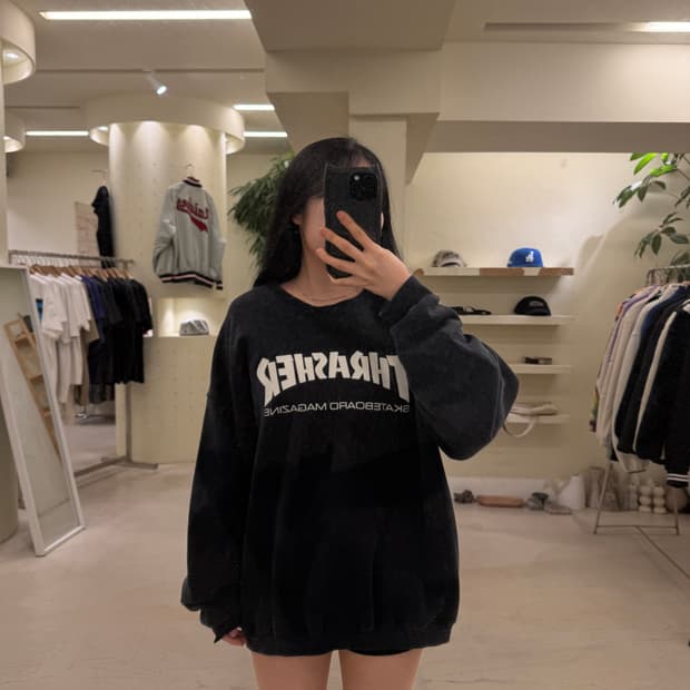 트레셔 빅로고 박시핏 맨투맨 블랙 U1