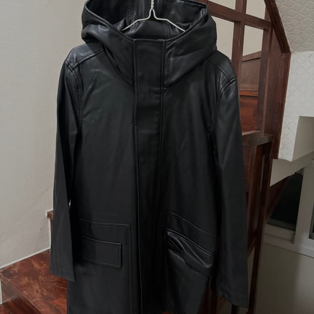 No id 레더 후드 코트