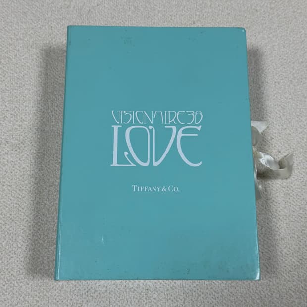 Visionaries 38: Love (Tiffany & Co. 협업)