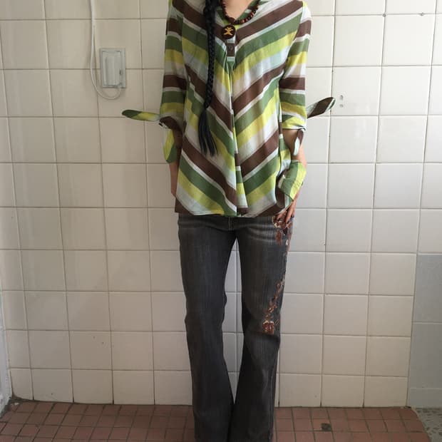 Tied point pattern blouse