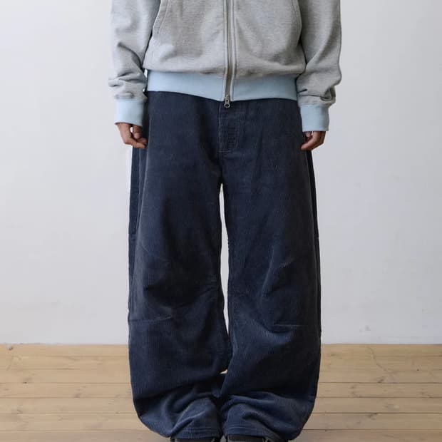 더콜디스모먼트 코듀로이(NAVY L)