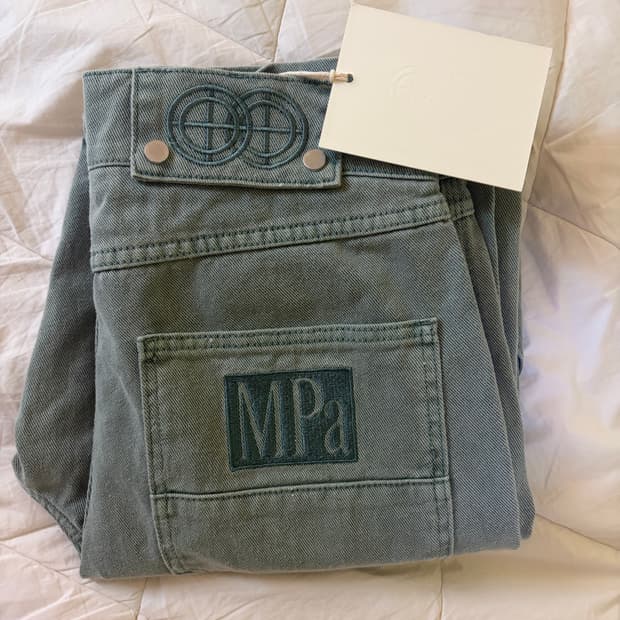 플라스틱 프로덕트 MPa CALF POCKET PANT 에메랄드