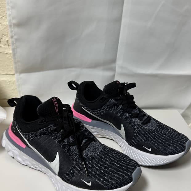 나이키 리액트 인피니티 런 플라이니트 3 블랙 풋볼 그레이 260사이즈