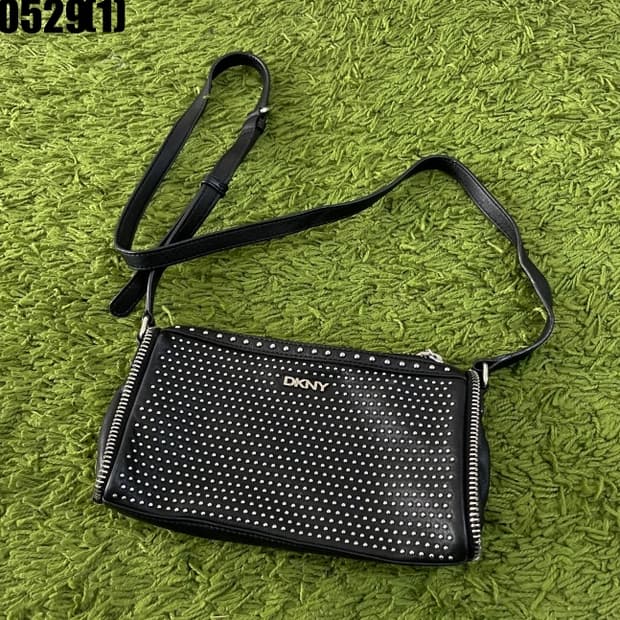 DKNY 크로스백 가방