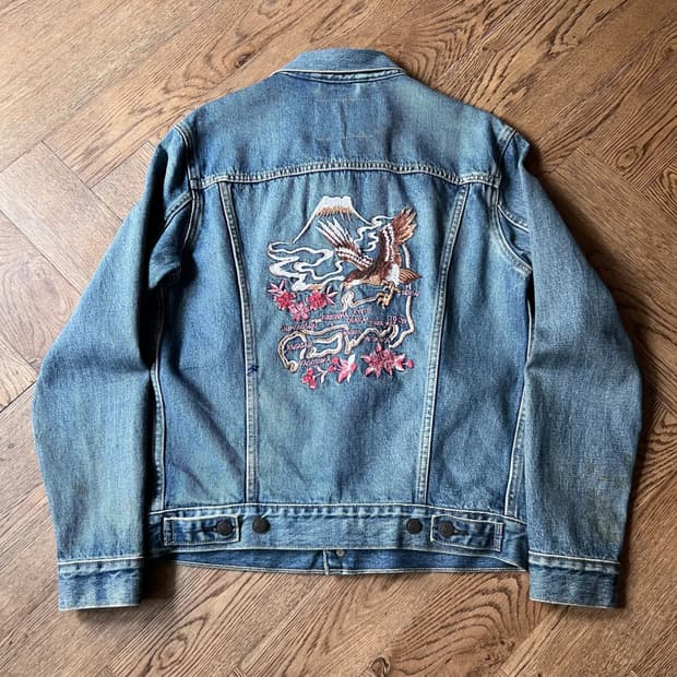 [S]리바이스 수베니어 자수 데님 트러커 자켓