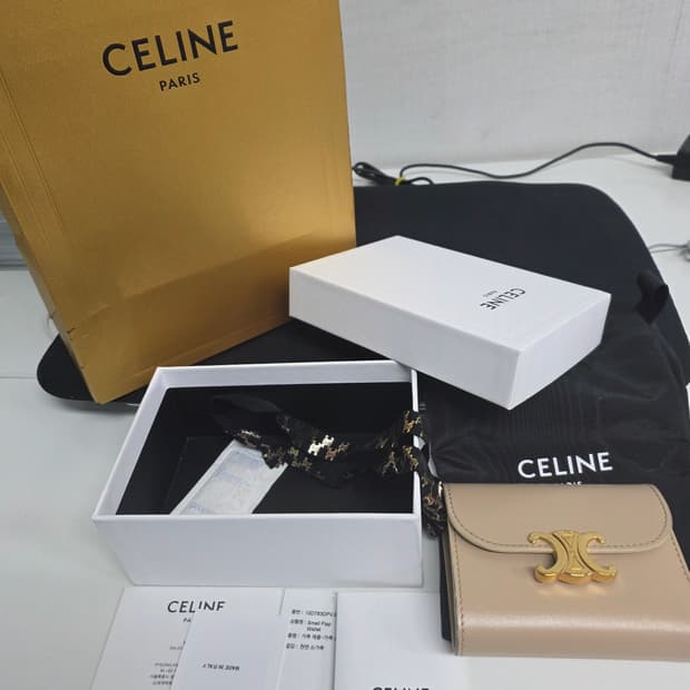 셀린느 트리옹프 반지갑