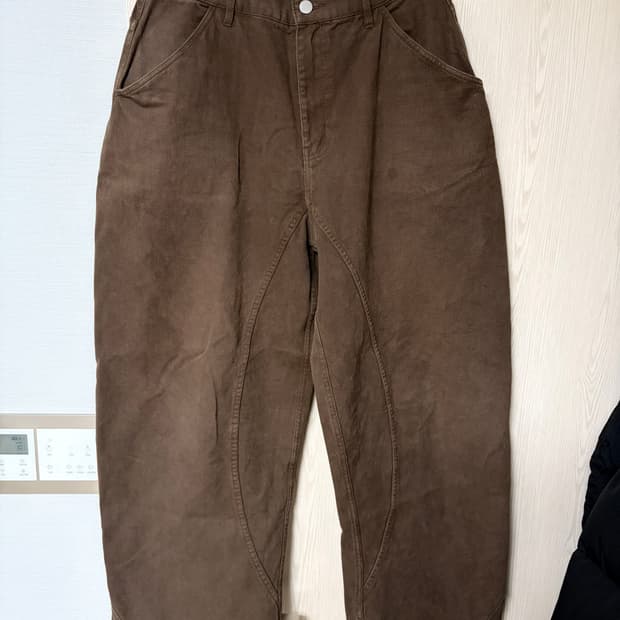 브라운 커브드 치노 팬츠 L