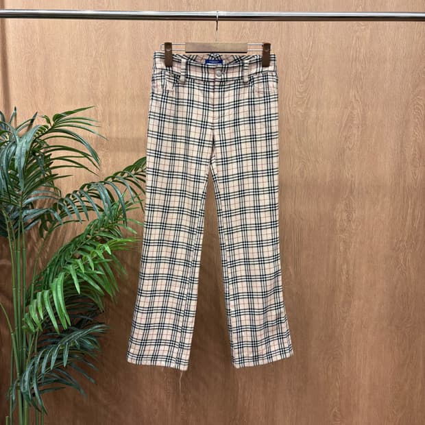 버버리 블루 라벨 스트레이트 팬츠 노바 체크 패턴 부츠컷 디테일 베이지