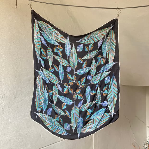 빈티지 블루 패턴 스카프