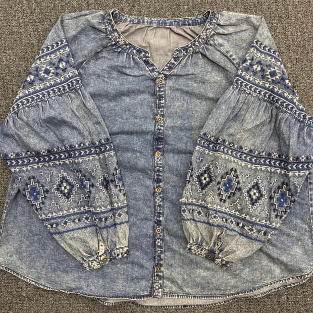 TITICACA 빈티지 나바호 패턴 데님 블라우스 셔츠