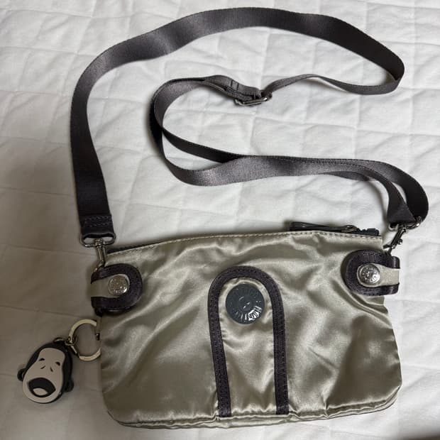 키플링 실버 미니 크로스백