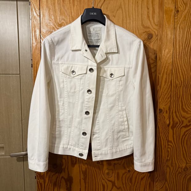 브루넬로 쿠치넬리 데님 트러커 자켓 판매 합니다.