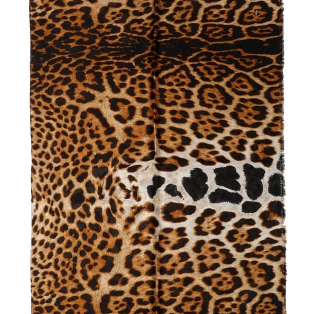 [새상품] 생로랑 레오파드 실크 스카프