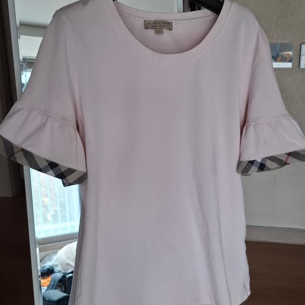 버버리 핑크 반팔 티셔츠