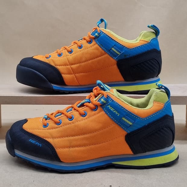 네파 여성 트레킹화240