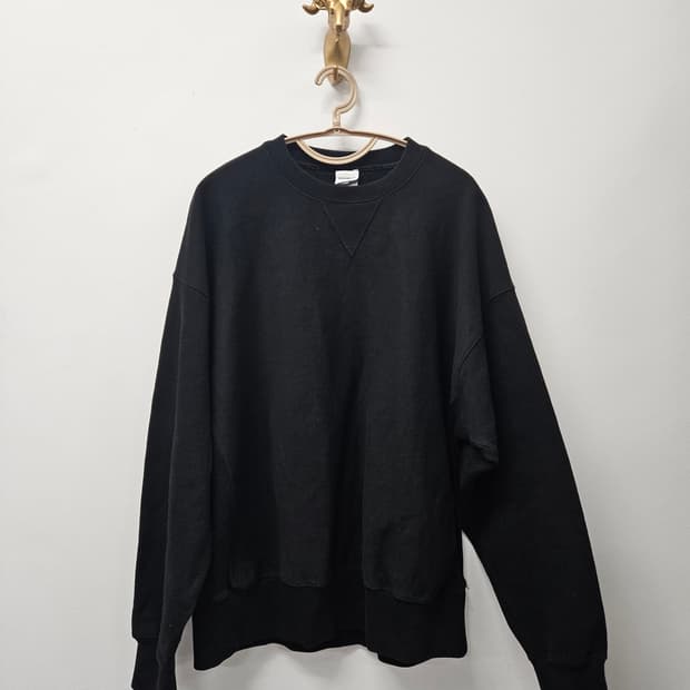 아웃스탠딩 스웻 맨투맨 블랙