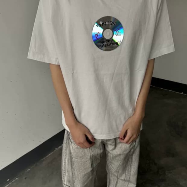 [M] 발렌시아가 24SS 발렌타인 투 마이 러브 CD 반팔 티셔츠