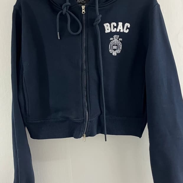 배드블러드 크롭 후드집업