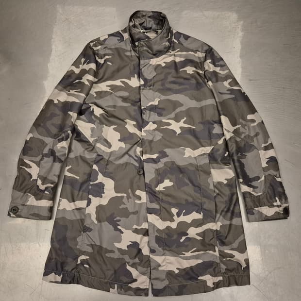 엠포리오 아르마니 나일론 카모 코트