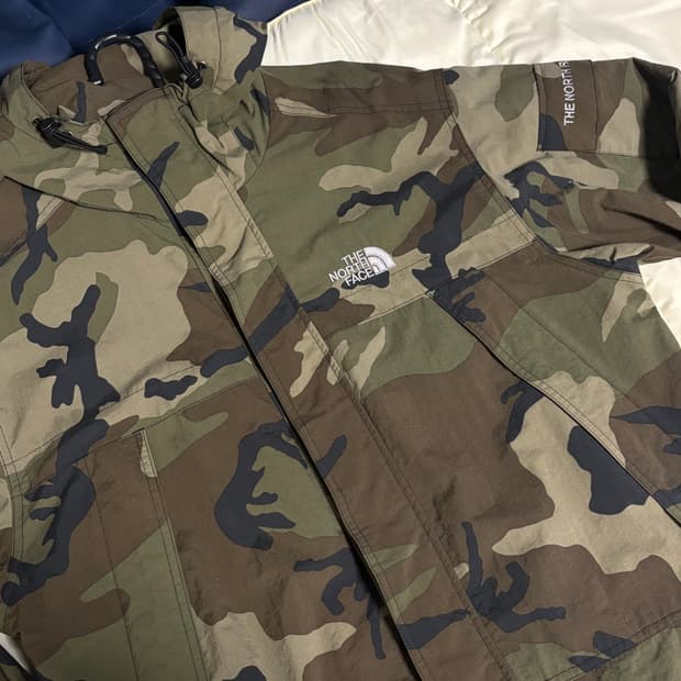 노스페이스 00’s 카모 바람막이