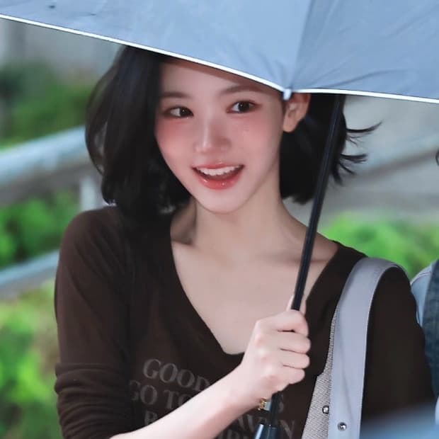 (하츠투하츠 지우 착용) 배드블러드 탑 에스프레소 긴팔티