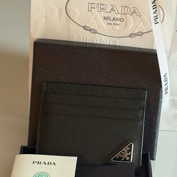 프라다 사피아노 지갑 팔아요