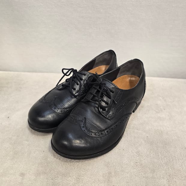 버켄스탁 라라미로 블랙 윙팁 구두 230