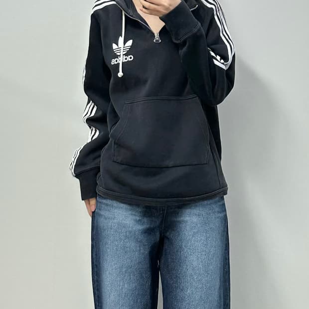 아디다스 트레포일 블랙 반집업 후드티
