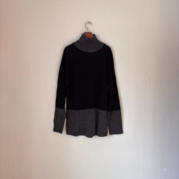 마시모 터틀넥 니트 투톤 블랙 여성 루즈핏 빅사이즈 