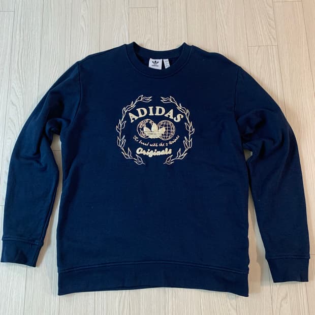 아디다스 (ADIDAS) 그래픽 아카이브 크루 스웨트셔츠